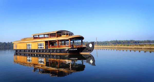 Valiyaparamba Houseboat (North Kerala) Valiyaparamba Houseboat (North Kerala)